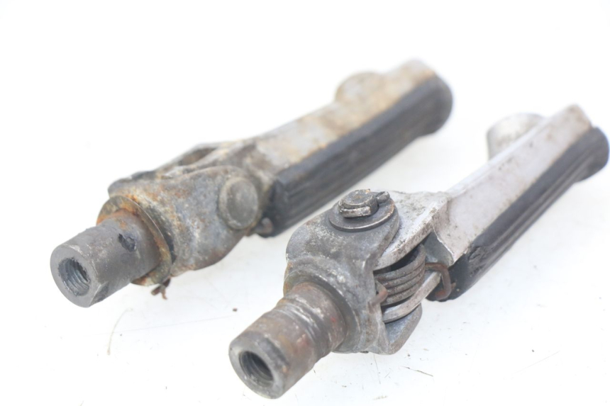photo de PAIR OF FRONT FOOTRESTS HONDA CBR RR FIREBLADE 900 (1992 - 1994)
