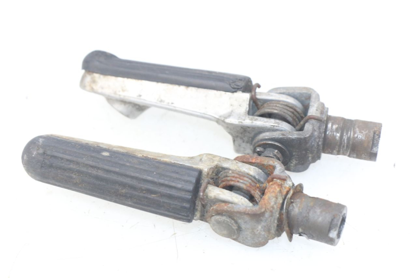 photo de PAIR OF FRONT FOOTRESTS HONDA CBR RR FIREBLADE 900 (1992 - 1994)