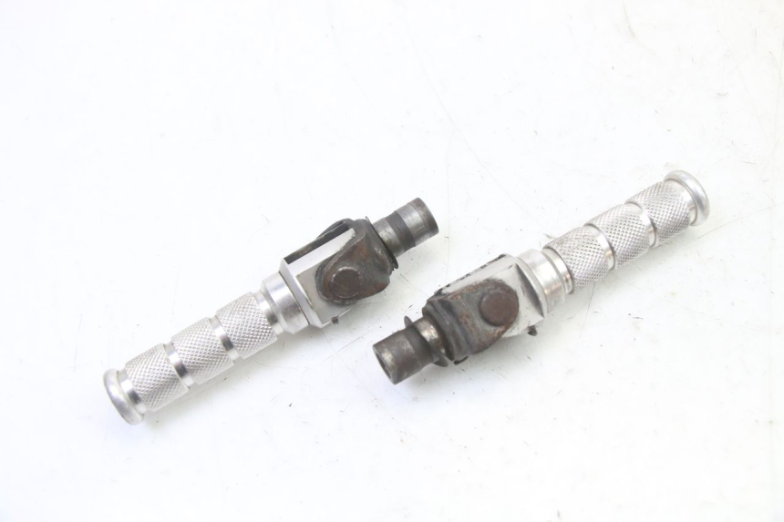photo de PAIR OF FRONT FOOTRESTS HONDA CBR RR FIREBLADE 900 (1992 - 1994)