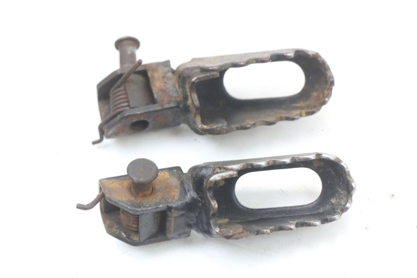 photo de PAIR FRONT FOOTREST YAMAHA DTLC 125 (1982 - 1987)
