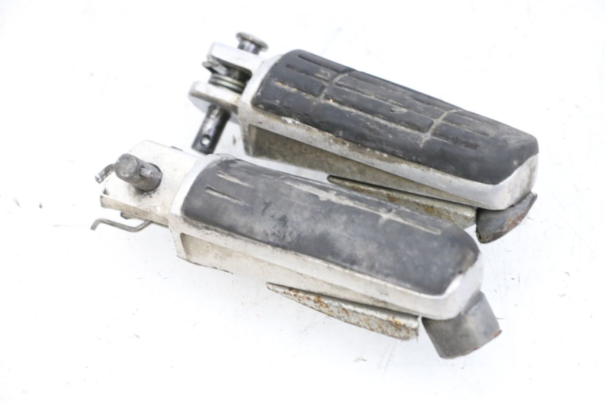 photo de PAIR OF FRONT FOOTRESTS YAMAHA FJR ABS 1300 (2006 - 2012) - Surface and material condition