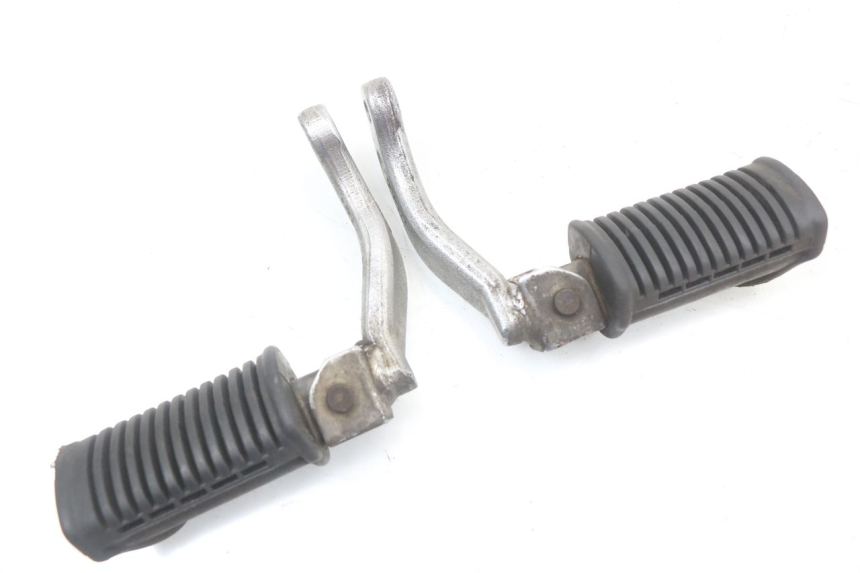 photo de PAIR FRONT FOOTREST SUZUKI GN 125 (1997 - 2000)