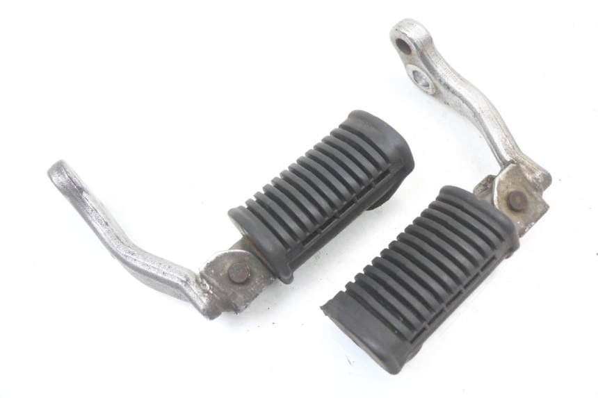 photo de PAIR FRONT FOOTREST SUZUKI GN 125 (1997 - 2000)