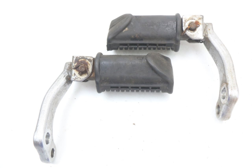 photo de PAIR FRONT FOOTREST SUZUKI GN 125 (1997 - 2000)