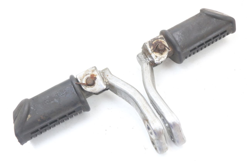 photo de PAIR FRONT FOOTREST SUZUKI GN 125 (1997 - 2000)