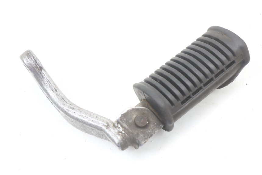photo de PAIR FRONT FOOTREST SUZUKI GN 125 (1997 - 2000)