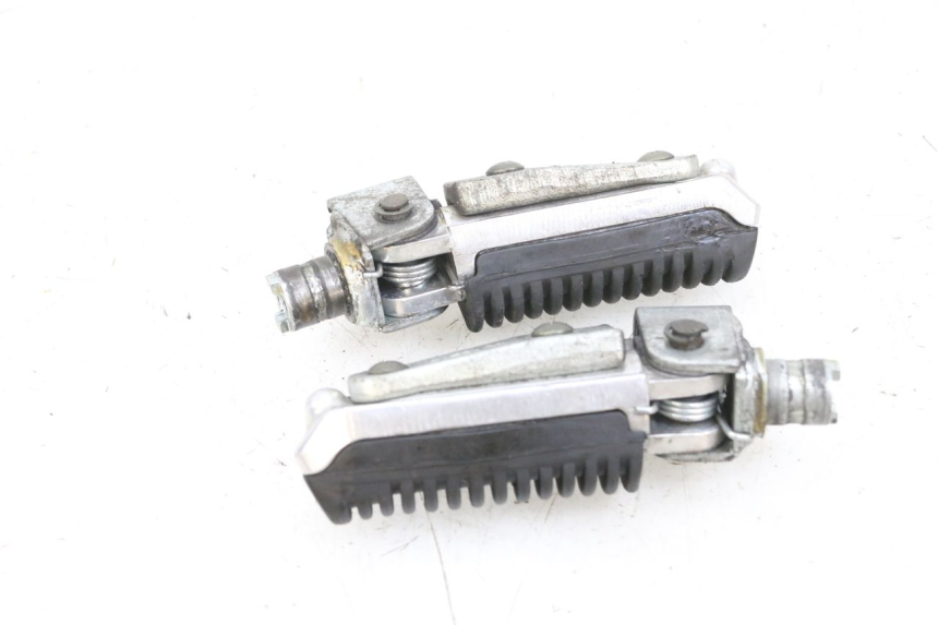 photo de PAIR FRONT FOOTREST SUZUKI GSF N BANDIT 600 (1996 - 1999) - Component detail
