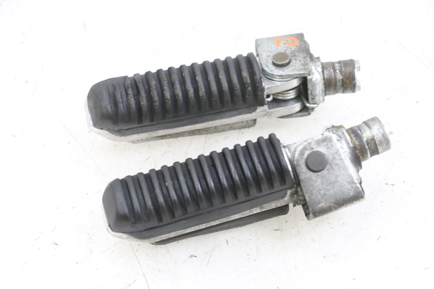 photo de PAIR FRONT FOOTREST SUZUKI GSF N BANDIT 600 (1996 - 1999) - Product overview