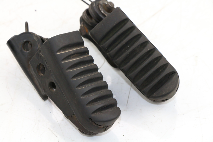 photo de PAIR FRONT FOOTREST HONDA CLR CITYFLY 125 (1998 - 2003)