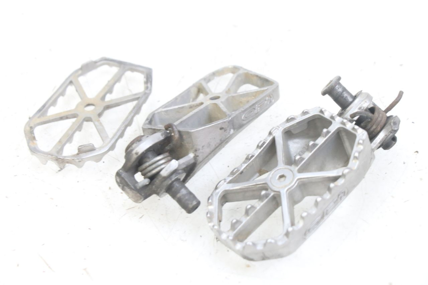 photo de PAIR OF FRONT FOOTRESTS KAWASAKI KXF KX-F 250 (2012 - 2014)