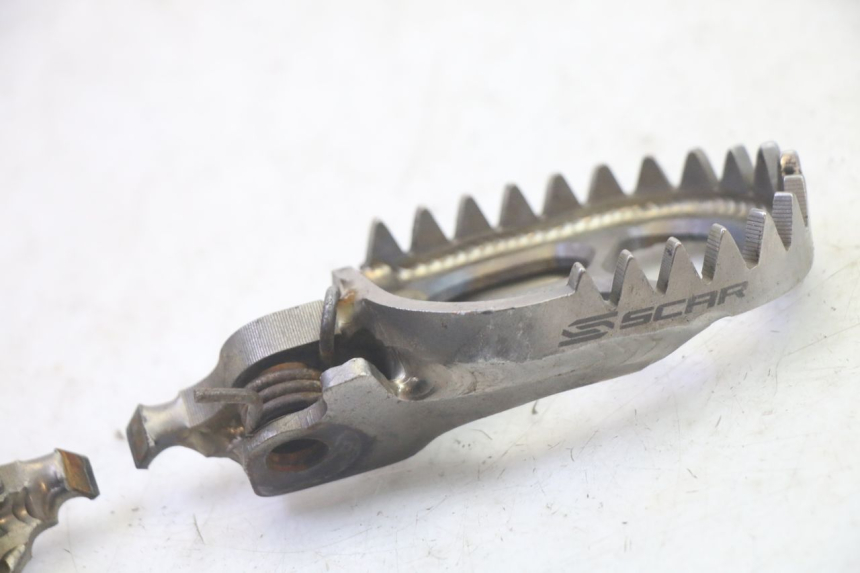 photo de PAIR FRONT FOOTREST KAWASAKI KXF KX-F 250 (2017 - 2019) - Fixing points details