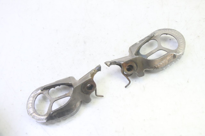 photo de PAIR FRONT FOOTREST KAWASAKI KXF KX-F 250 (2017 - 2019) - Surface and material condition