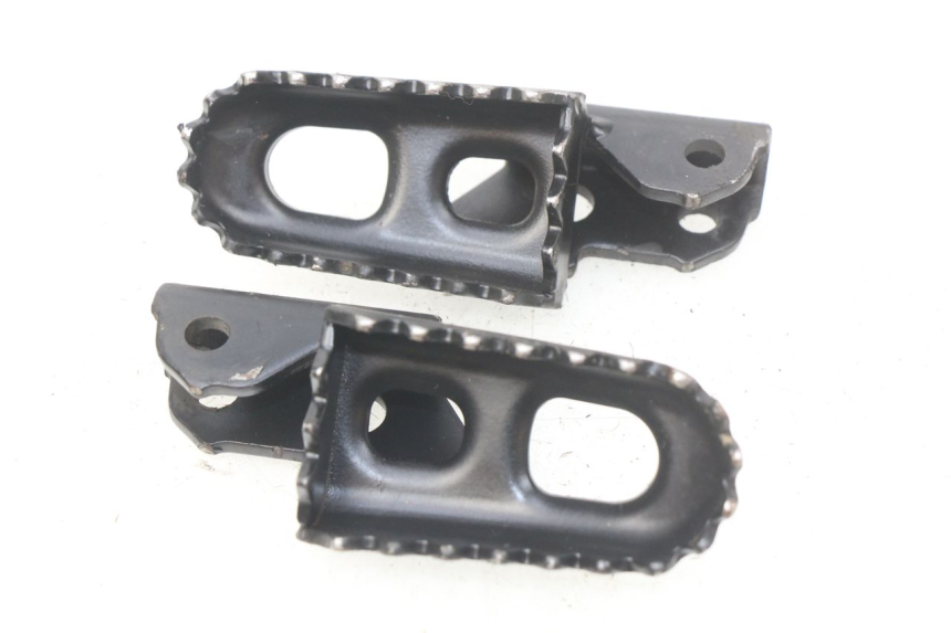 photo de PAIR OF FRONT FOOTRESTS LONCIN DIRT BIKE 125