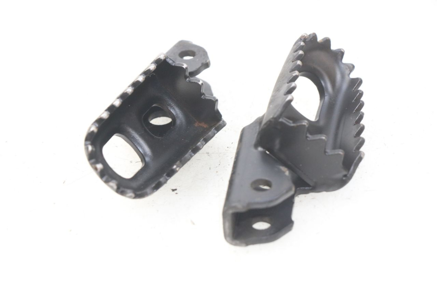 photo de PAIR OF FRONT FOOTRESTS LONCIN DIRT BIKE 125