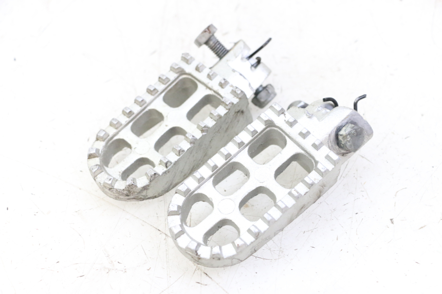 photo de PAIR OF FRONT FOOTRESTS LONCIN DIRT BIKE 125