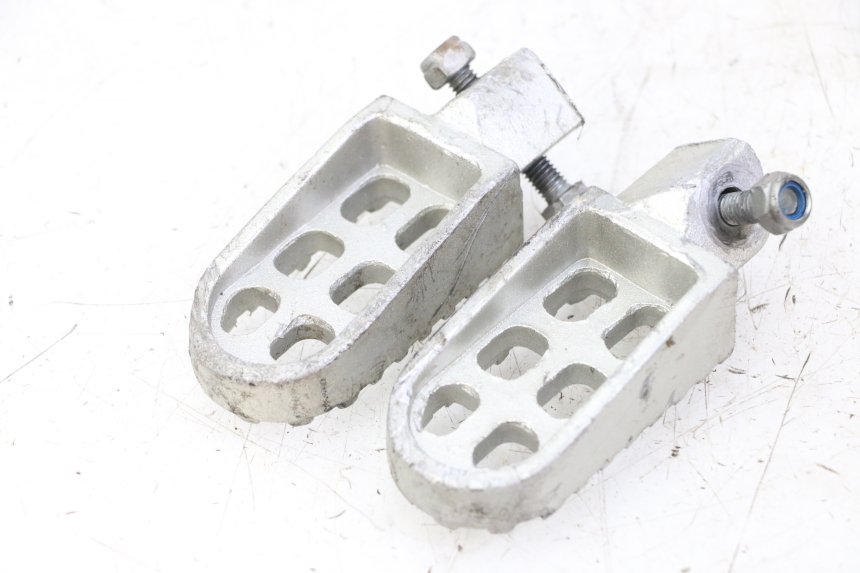 photo de PAIR OF FRONT FOOTRESTS LONCIN DIRT BIKE 125
