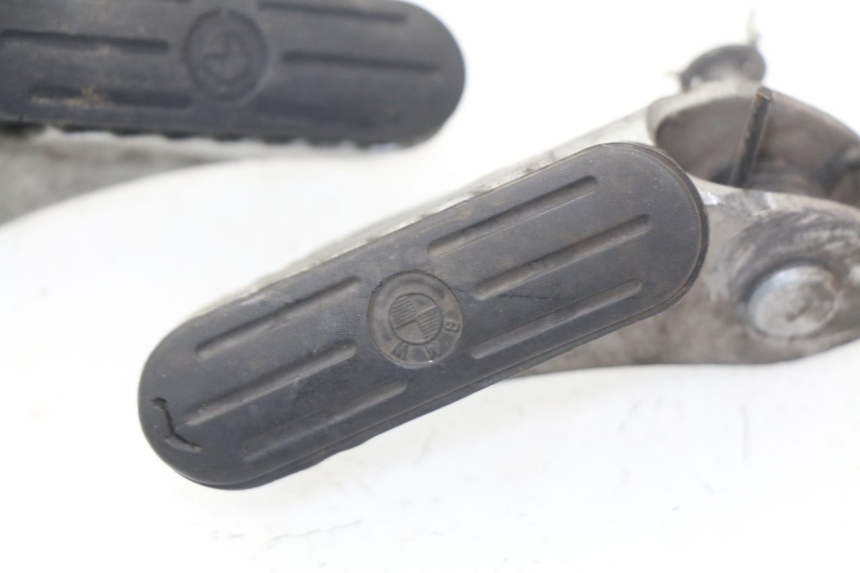 photo de PAIR FRONT FOOTREST BMW R GS 1150 (1999 - 2004) - Technical close-up