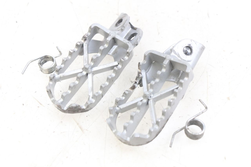 photo de PAIR OF FRONT FOOTRESTS YCF R-START 125