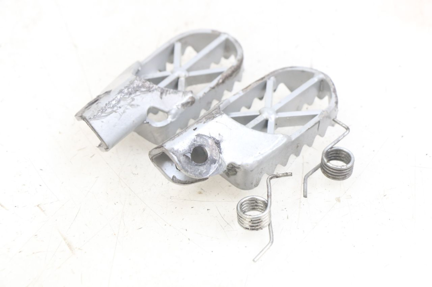 photo de PAIR OF FRONT FOOTRESTS YCF R-START 125