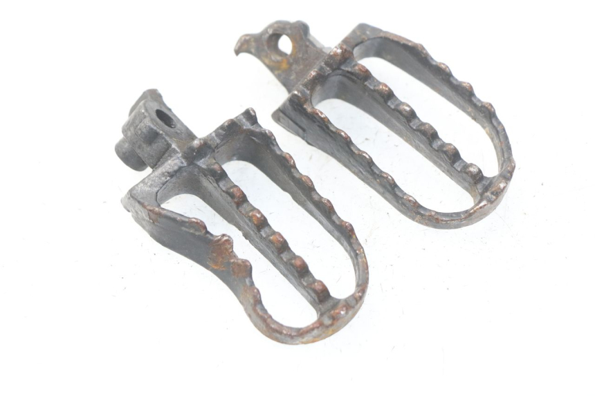 photo de PAIR OF FRONT FOOTRESTS APOLLO RFZ 150