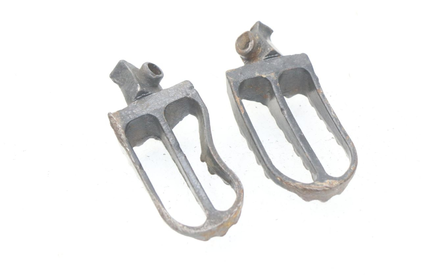 photo de PAIR OF FRONT FOOTRESTS APOLLO RFZ 150