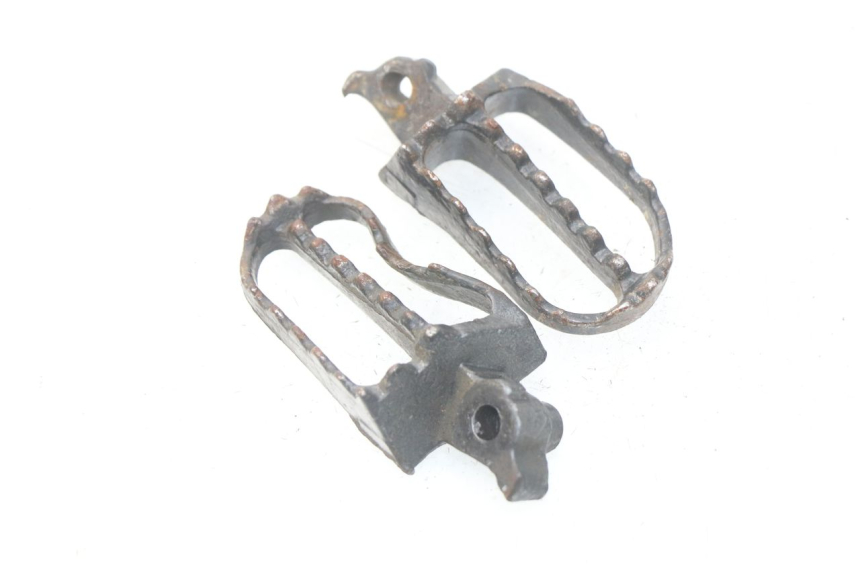 photo de PAIR OF FRONT FOOTRESTS APOLLO RFZ 150