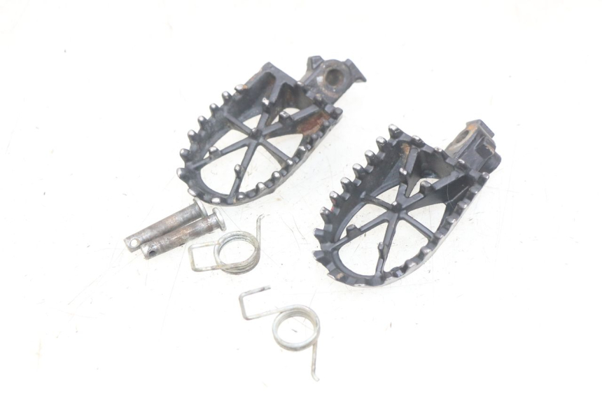 photo de PAIR OF FRONT FOOTRESTS APOLLO RFZ 150