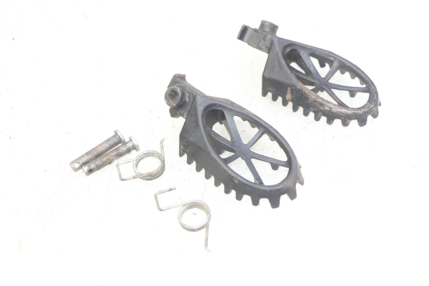 photo de PAIR OF FRONT FOOTRESTS APOLLO RFZ 150