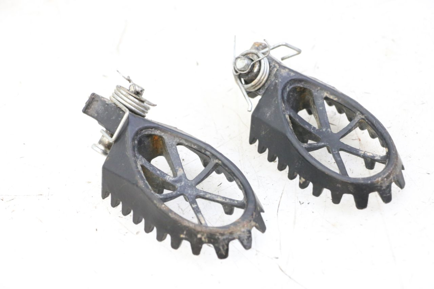 photo de PAIR OF FRONT FOOTRESTS APOLLO RFZ 125