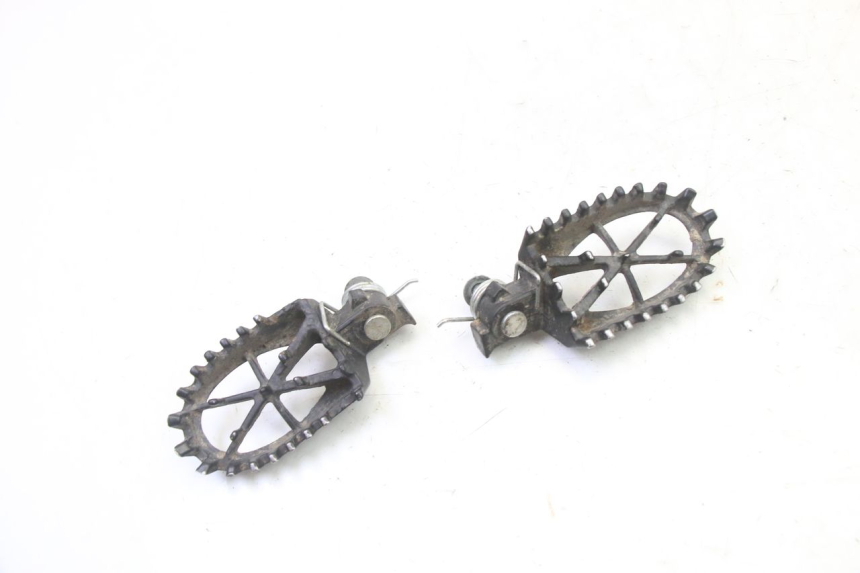 photo de PAIR OF FRONT FOOTRESTS APOLLO RFZ 150
