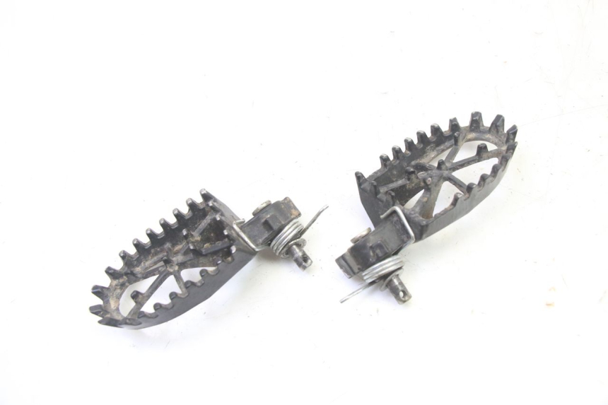 photo de PAIR OF FRONT FOOTRESTS APOLLO RFZ 150