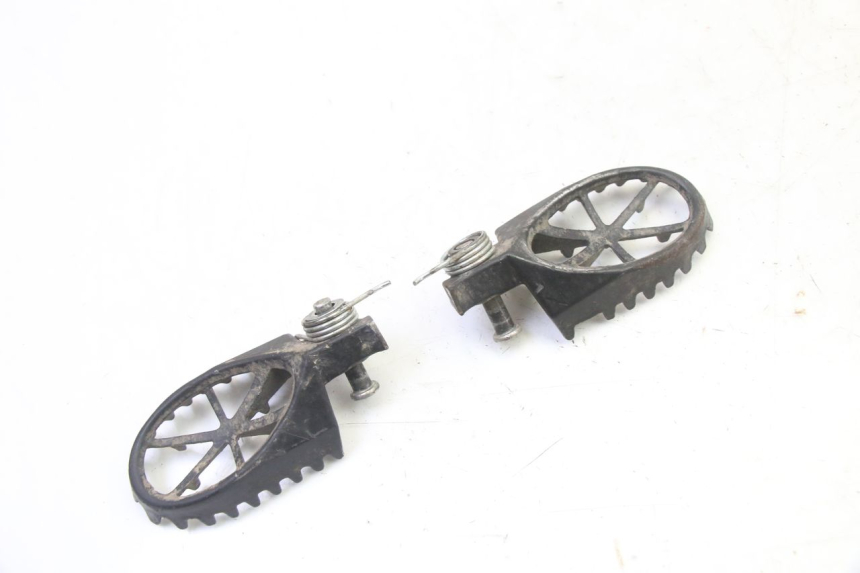 photo de PAIR OF FRONT FOOTRESTS APOLLO RFZ 150