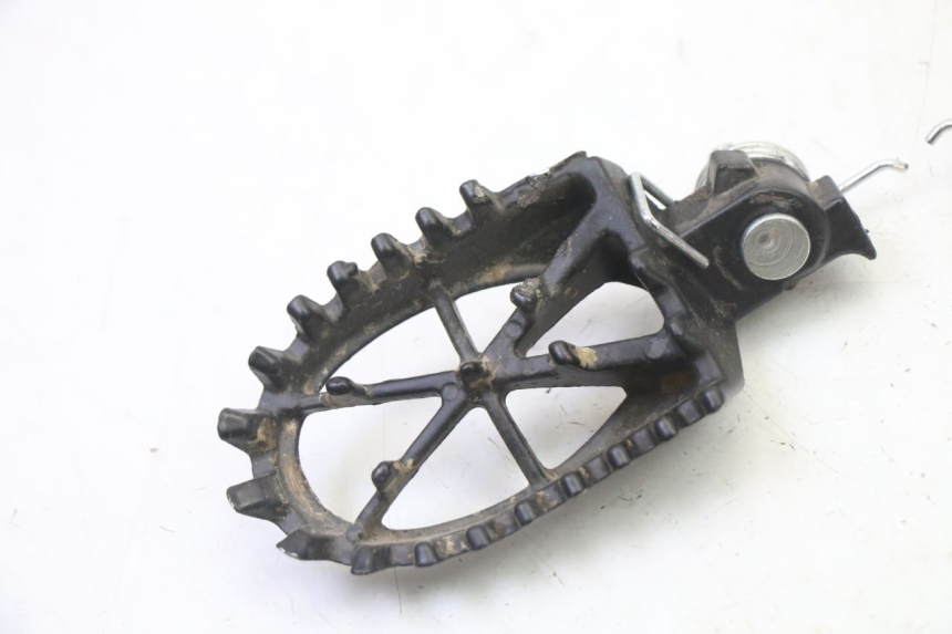 photo de PAIR OF FRONT FOOTRESTS APOLLO RFZ 125