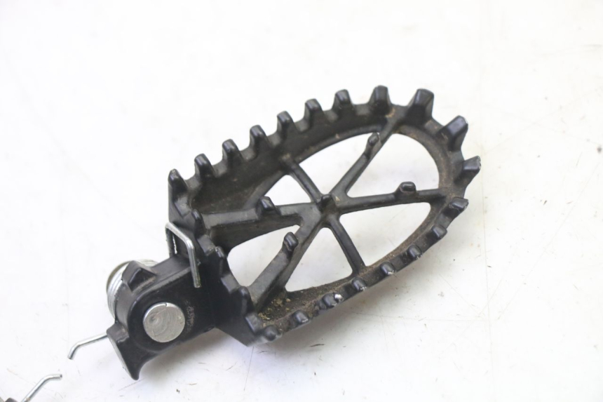 photo de PAIR OF FRONT FOOTRESTS APOLLO RFZ 125