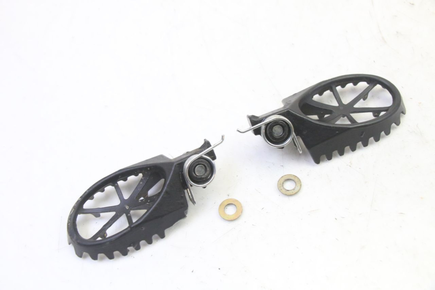 photo de PAIR OF FRONT FOOTRESTS APOLLO RFZ 125