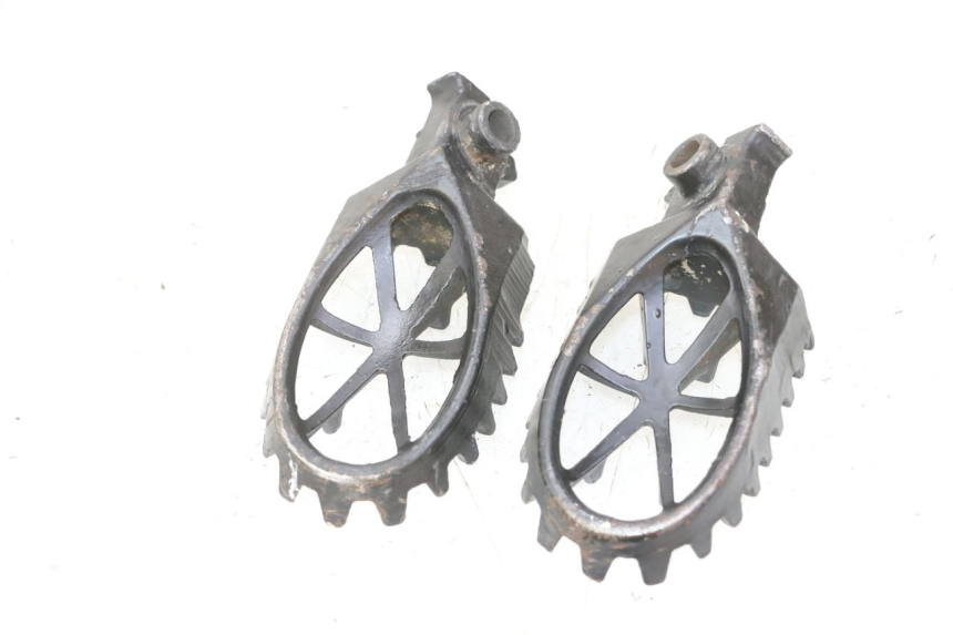 photo de PAIR OF FRONT FOOTRESTS APOLLO RFZ 125