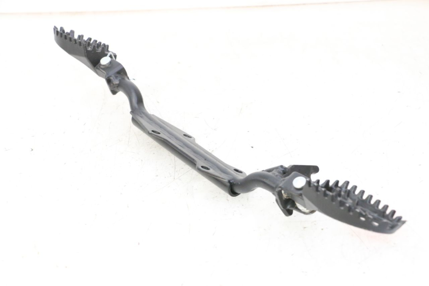 photo de PAIR OF FRONT FOOTRESTS APOLLO RFZ 125