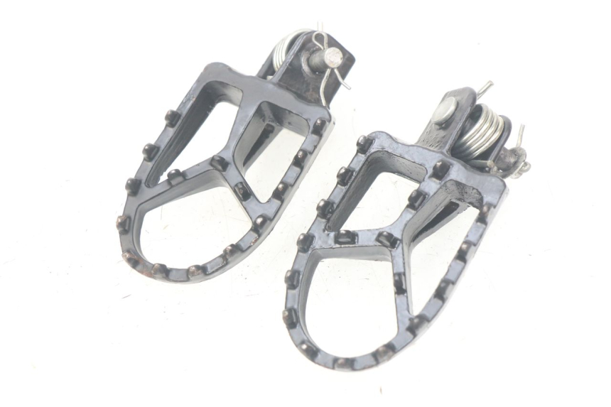 photo de PAIR OF FRONT FOOTRESTS APOLLO RXF 125