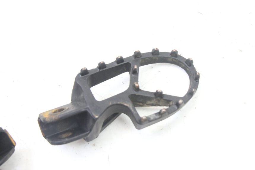 photo de PAIR OF FRONT FOOTRESTS APOLLO RXF 125