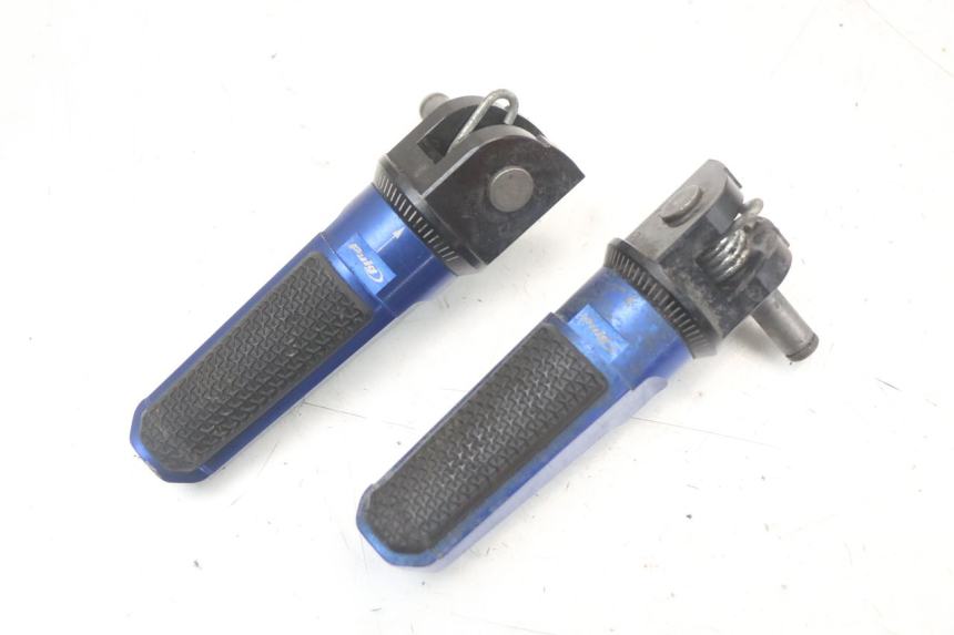 photo de PAIR FRONT FOOTREST SUZUKI GSR 750 (2011 - 2017)