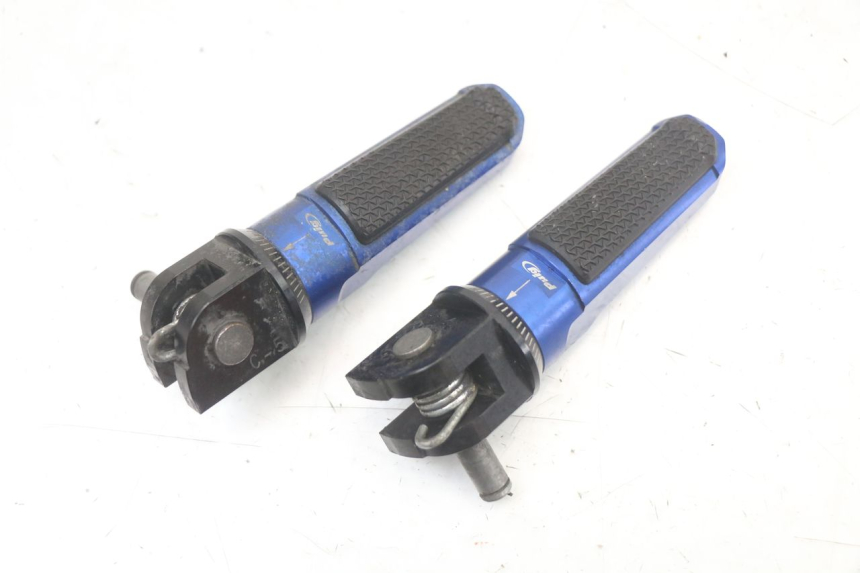 photo de PAIR FRONT FOOTREST SUZUKI GSR 750 (2011 - 2017)