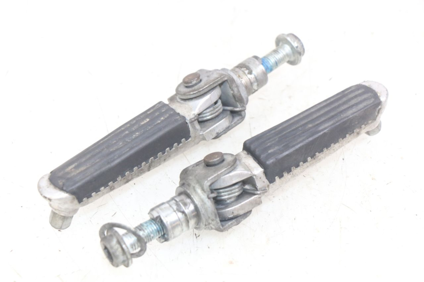photo de PAIR OF FRONT FOOTRESTS SUZUKI SV N 650 (1999 - 2002)