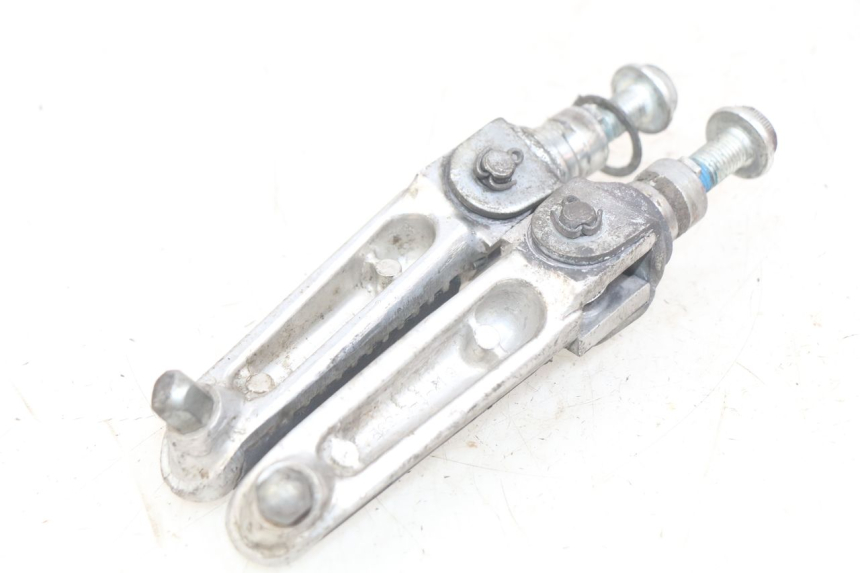 photo de PAIR OF FRONT FOOTRESTS SUZUKI SV N 650 (1999 - 2002)