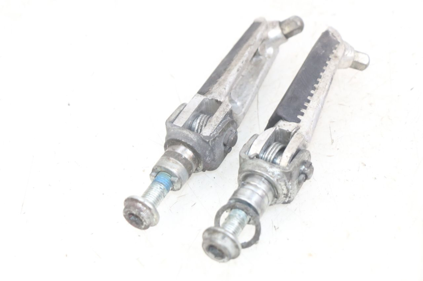 photo de PAIR OF FRONT FOOTRESTS SUZUKI SV N 650 (1999 - 2002)