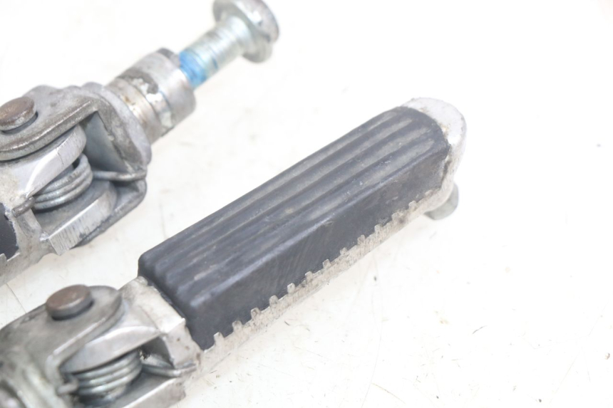photo de PAIR OF FRONT FOOTRESTS SUZUKI SV N 650 (1999 - 2002)
