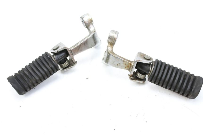 photo de PAIR OF FRONT FOOTRESTS SYM HUSKY 125 (1999 - 2005)