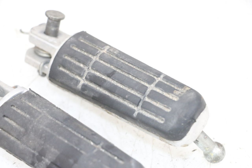 photo de PAIR FRONT FOOTREST YAMAHA TDM ABS 900 (2002 - 2014) - Zoom on usage condition