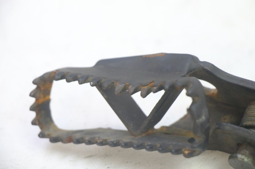 photo de PAIR FRONT FOOTREST KSR TR SM 50 (2015 - 2018) - Zoom on usage condition