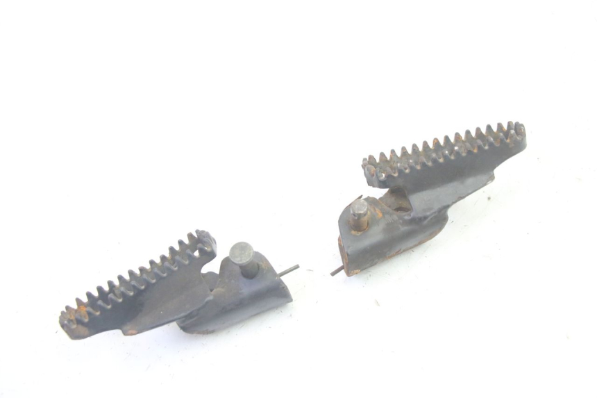 photo de PAIR FRONT FOOTREST KSR TR SM 50 (2015 - 2018) - Surface and material condition