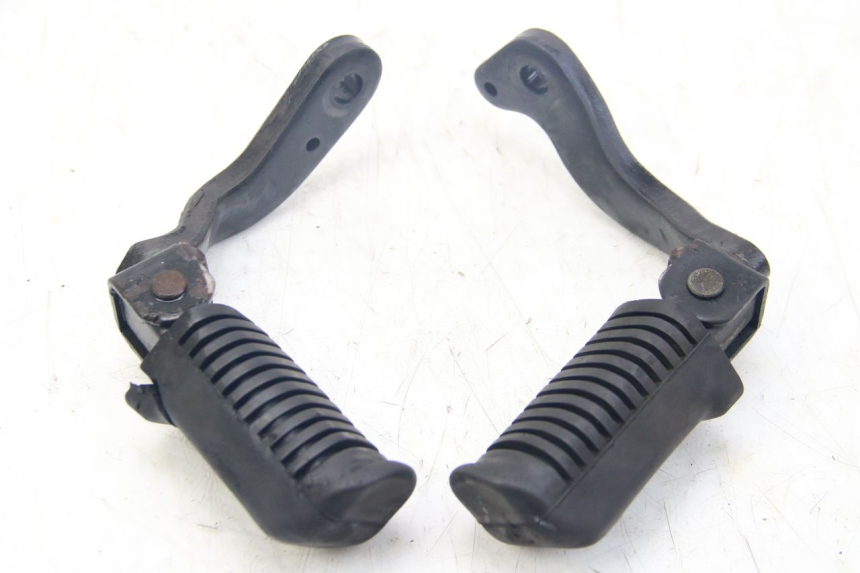 photo de PAIR OF FRONT FOOTRESTS YAMAHA SR 125 (1982 - 2003)